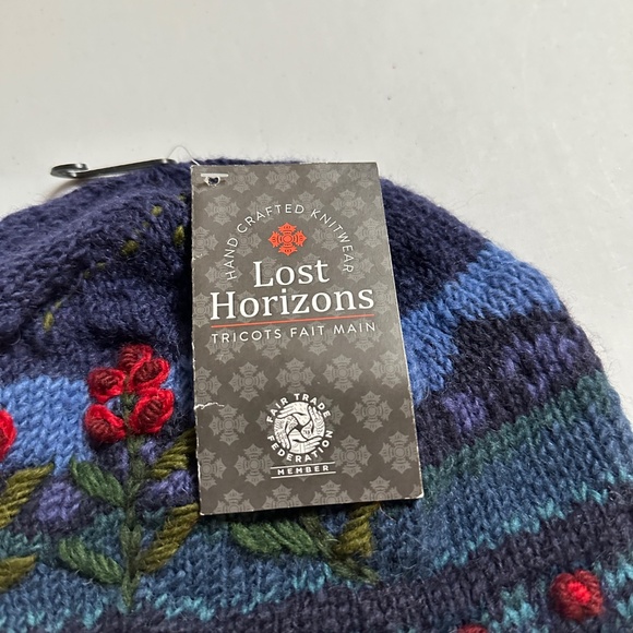 Lost Horizons 100% Wool Handknit Floral Pom Beanie Hat Fleece Lined Black - Picture 3 of 8